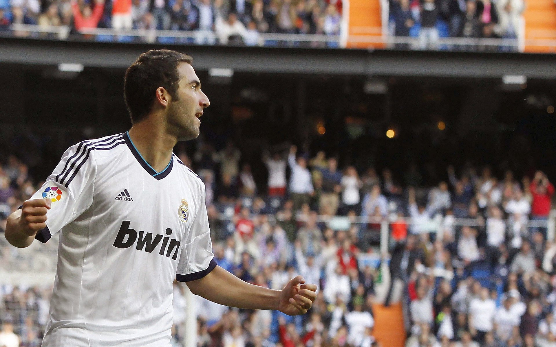 AC米兰主场战平热那亚，雷比奇突破射门，ac米兰和热那亚